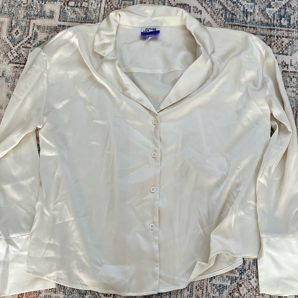 Women’s Medium Button Down